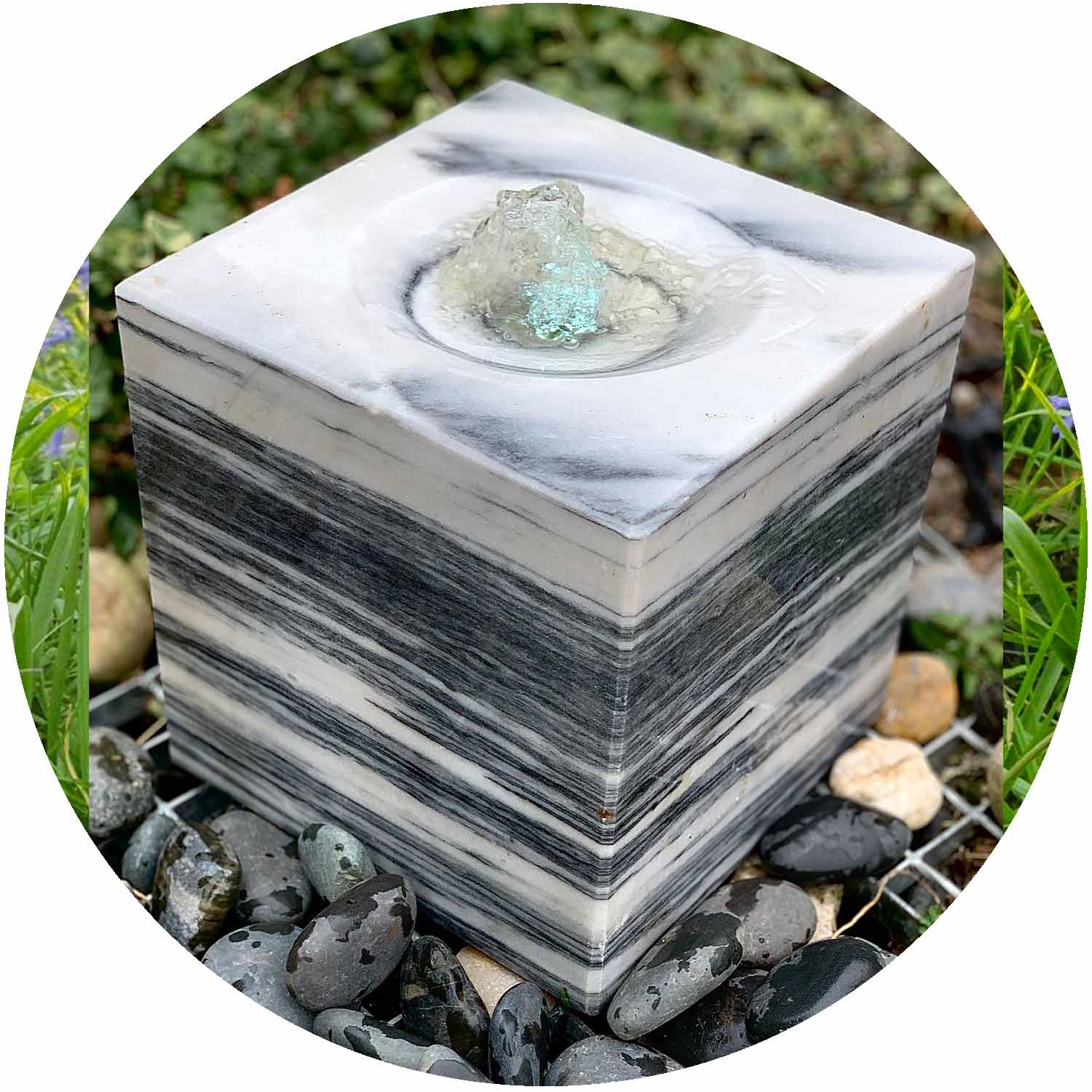 (EC) Polished Black and White Marble Cube